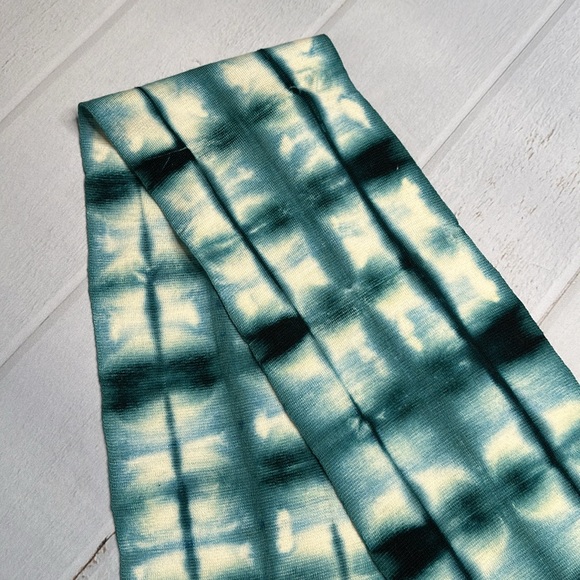 Wool scarf hand dyed green and white - Picture 7 of 12